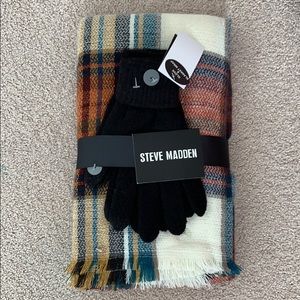 GIFT SET Steve Madden Scarf and Glove Set